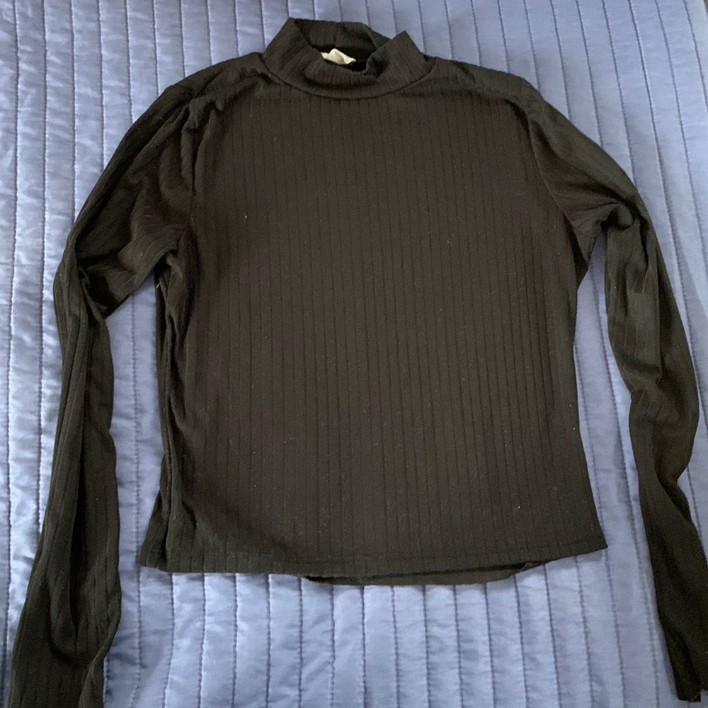 Olivia Rae black ripped crop mock neck tee shirt. Size S